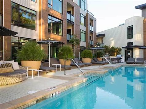 Montrose Apartments in Mountain View .